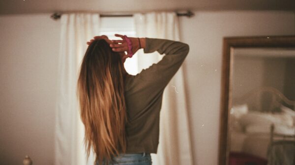 woman in gray long sleeve shirt and blue denim jeans