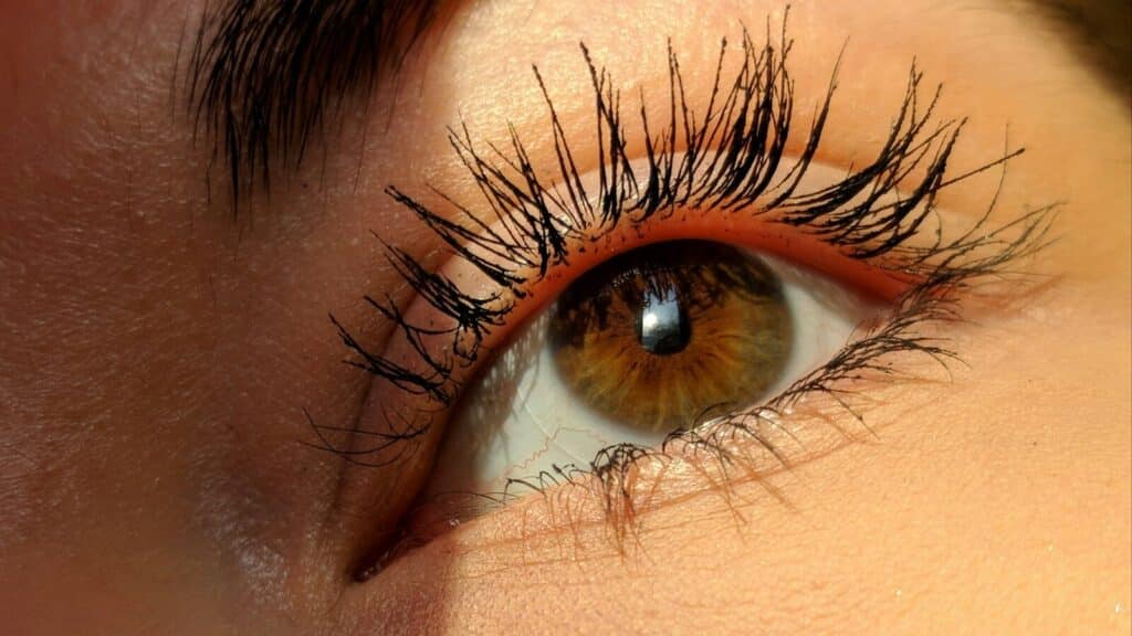 woman left eye